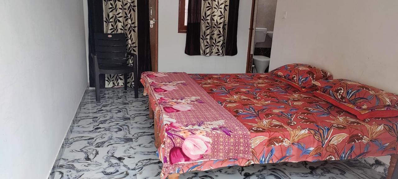 Nidhivan Homestay Vrindāvan Екстериор снимка