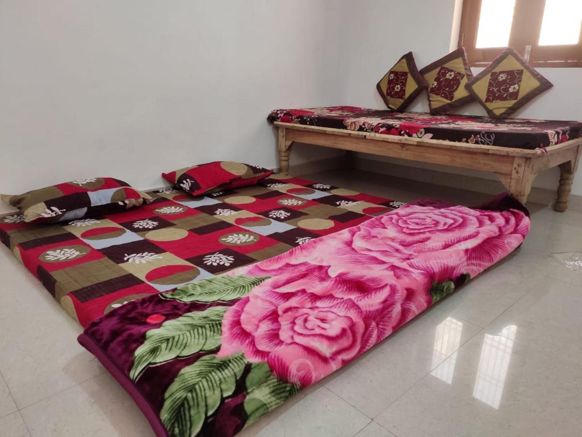 Nidhivan Homestay Vrindāvan Екстериор снимка