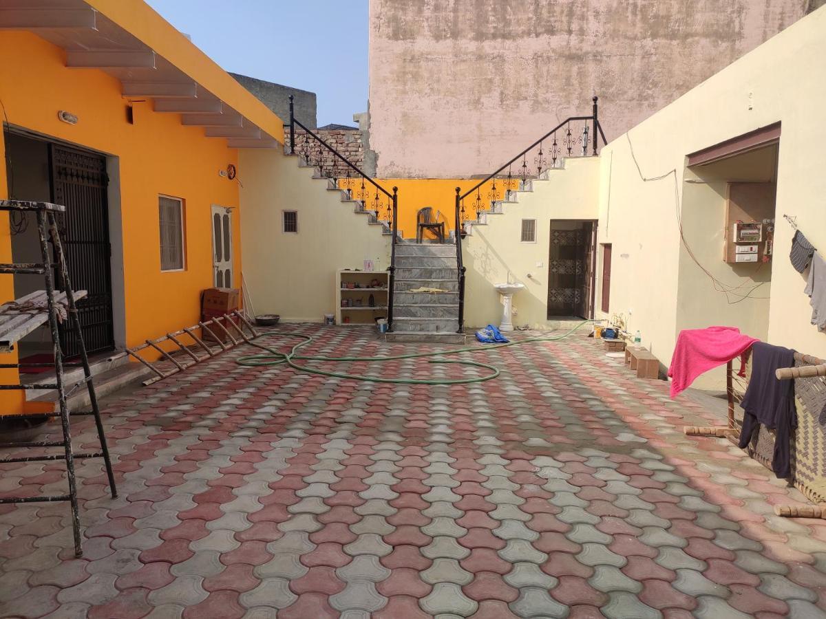 Nidhivan Homestay Vrindāvan Екстериор снимка